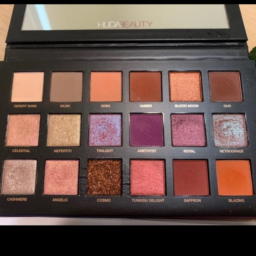🌸Authentic Huda Beauty desert dusk palette🌸 - Picture 3 of 6